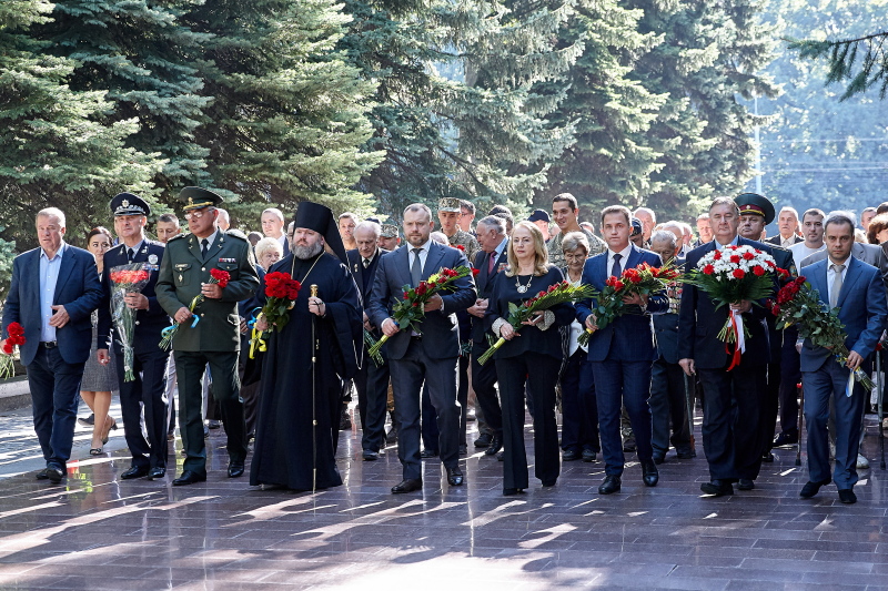 На Меморіалі Слави вшанували пам'ять визволителів Харківської області