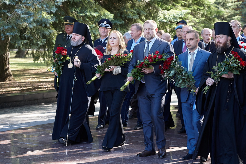На Меморіалі Слави вшанували пам'ять визволителів Харківської області