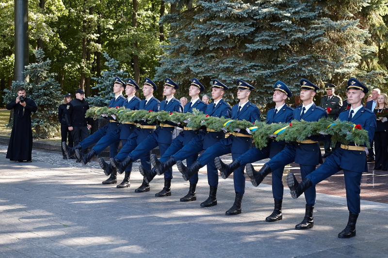 На Меморіалі Слави вшанували пам'ять визволителів Харківської області