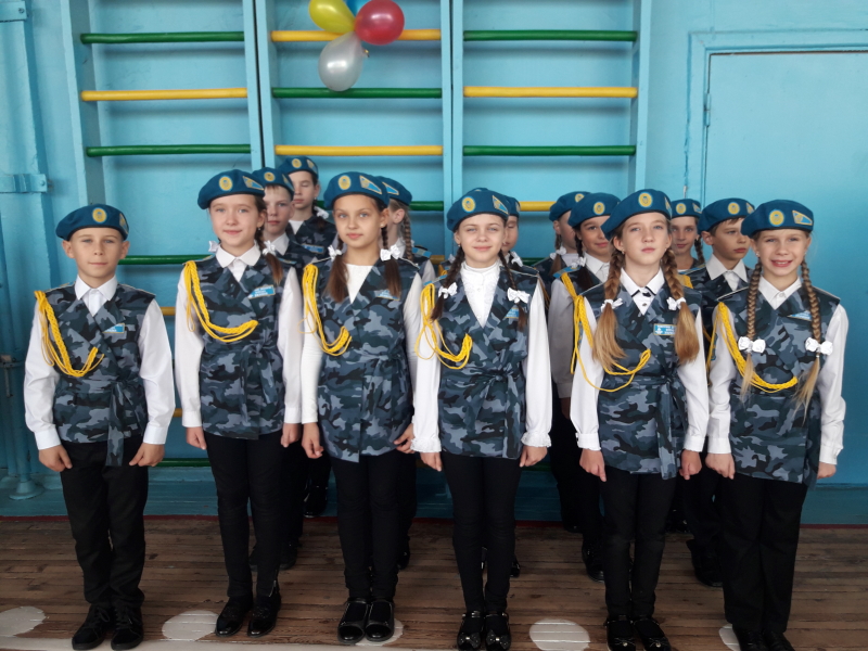 Серед школярів Київського району пройшов конкурс строю та пісні