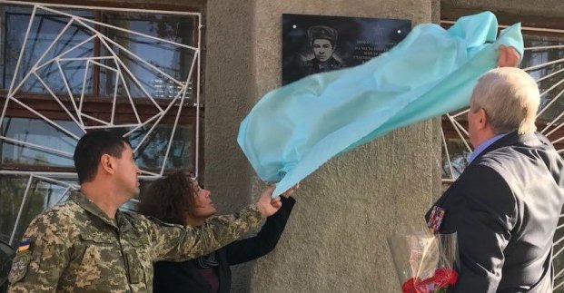 У школі №129 встановили пам'ятну дошку загиблому воїну-афганцю