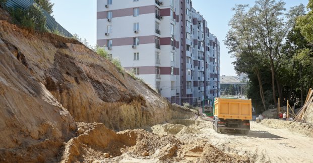 Дорогу за оперним театром можуть відкрити до кінця року
