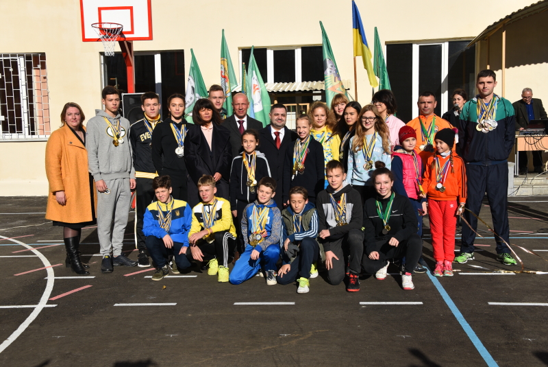 У школі №5 відкрили оновлений стадіон