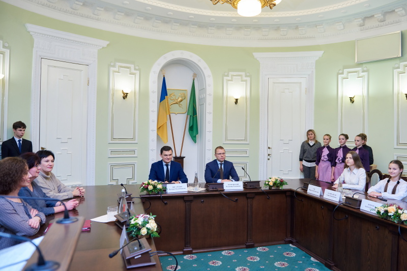 Кращих школярів Шевченківського району нагородили іменними стипендіями