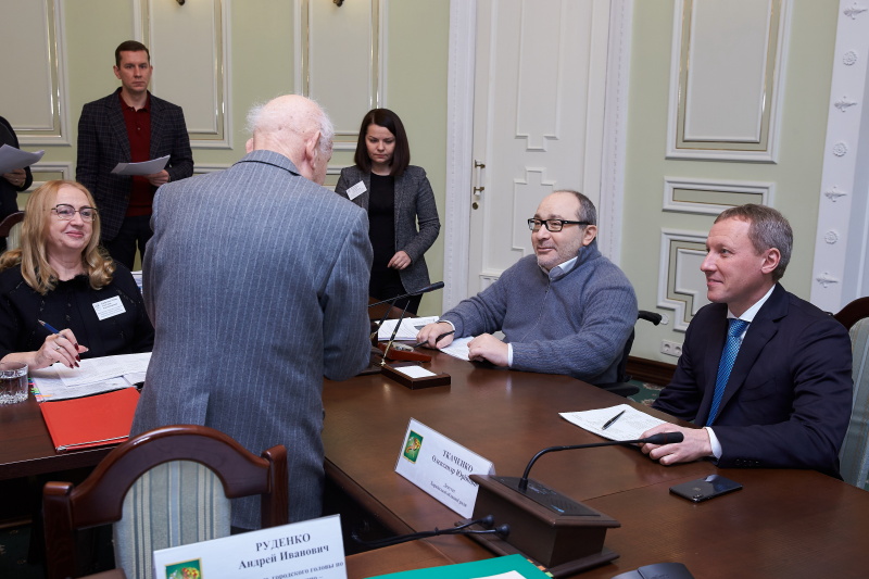 Геннадій Кернес провів прийом жителів Новобаварського району