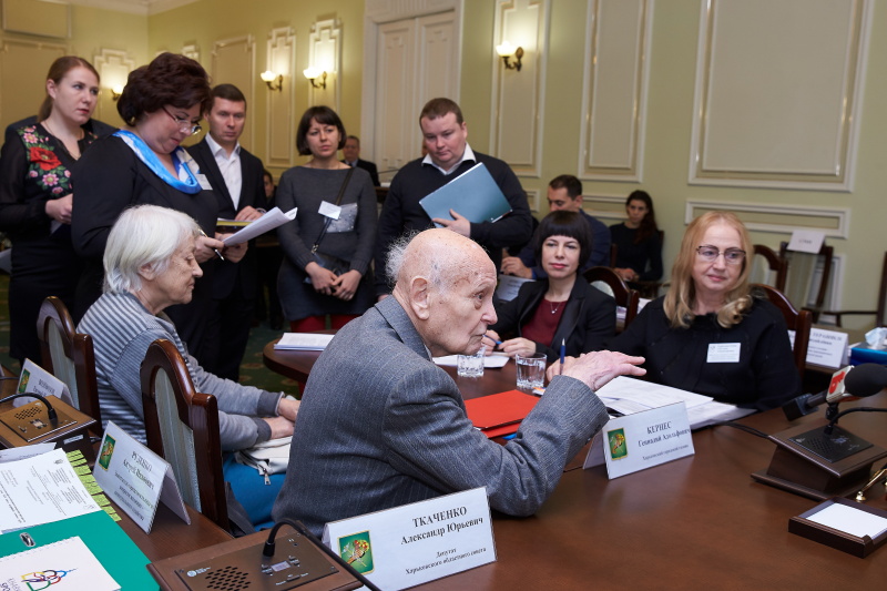 Геннадій Кернес провів прийом жителів Новобаварського району