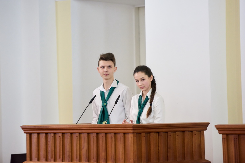 Геннадій Кернес зустрівся з переможцями конкурсу творчих робіт про Харків