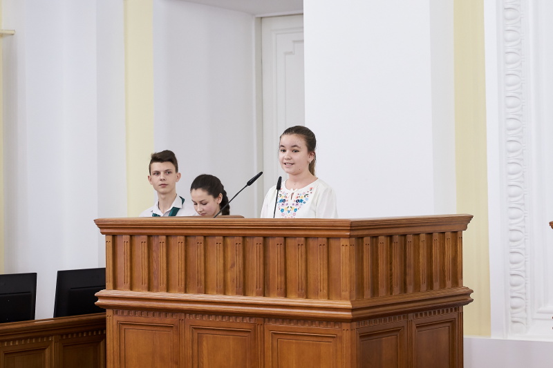 Геннадій Кернес зустрівся з переможцями конкурсу творчих робіт про Харків
