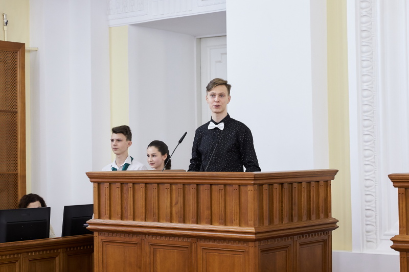 Геннадій Кернес зустрівся з переможцями конкурсу творчих робіт про Харків