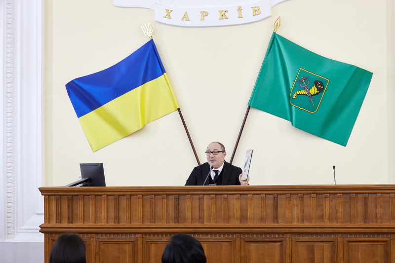 Геннадій Кернес зустрівся з переможцями конкурсу творчих робіт про Харків