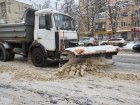 На вулицях міста сніг прибирають 80 машин