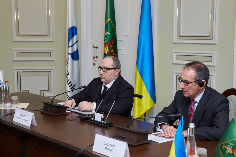 Геннадій Кернес підписав договір з ЄБРР на закупівлю нових тролейбусів