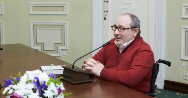 Геннадій Кернес вітає харків'янок з 8 Березня