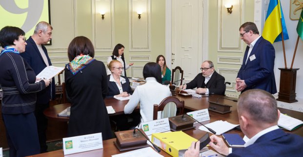 Геннадій Кернес провів прийом працівників освіти