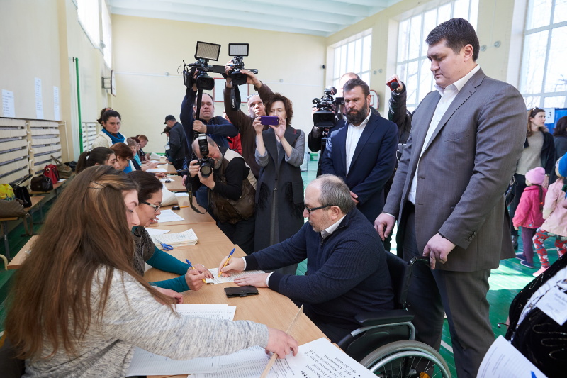 Геннадій Кернес проголосував на виборах Президента України