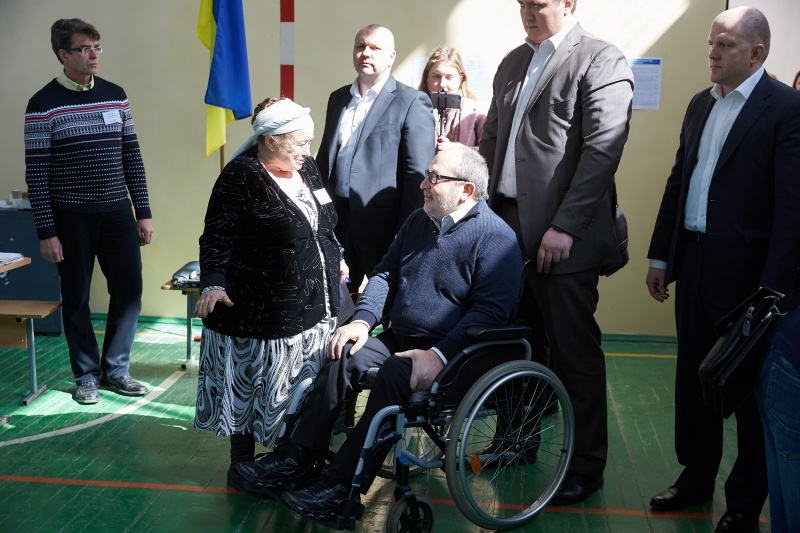 Геннадій Кернес проголосував на виборах Президента України
