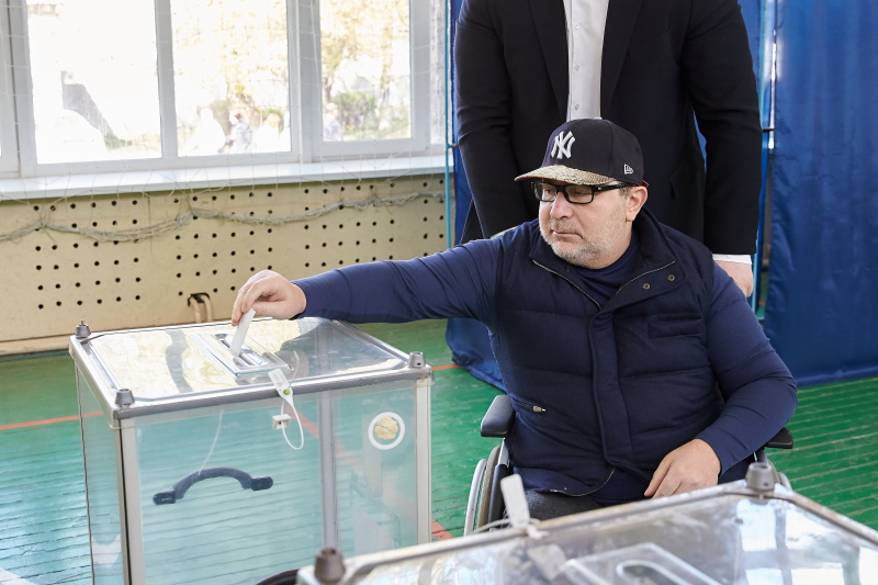 Геннадій Кернес проголосував на виборах Президента України