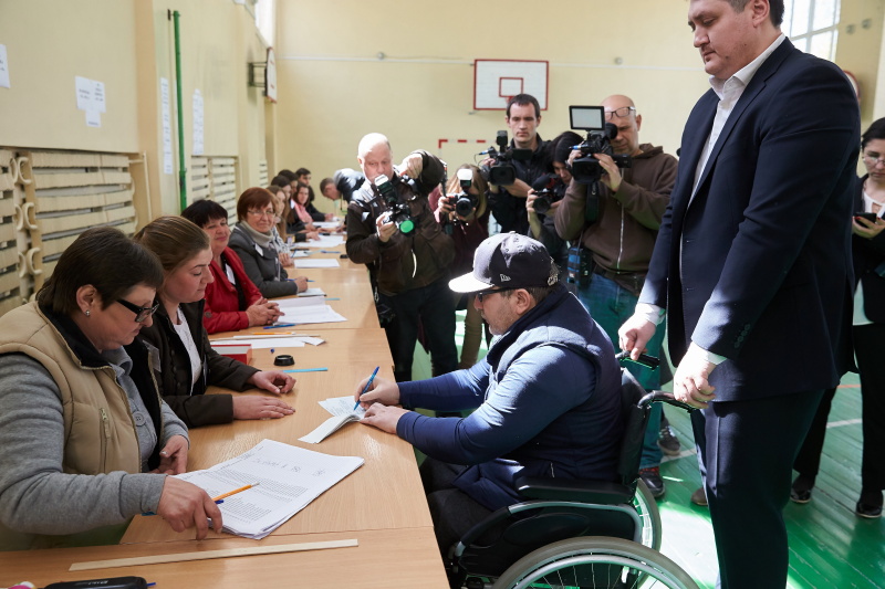 Геннадій Кернес проголосував на виборах Президента України