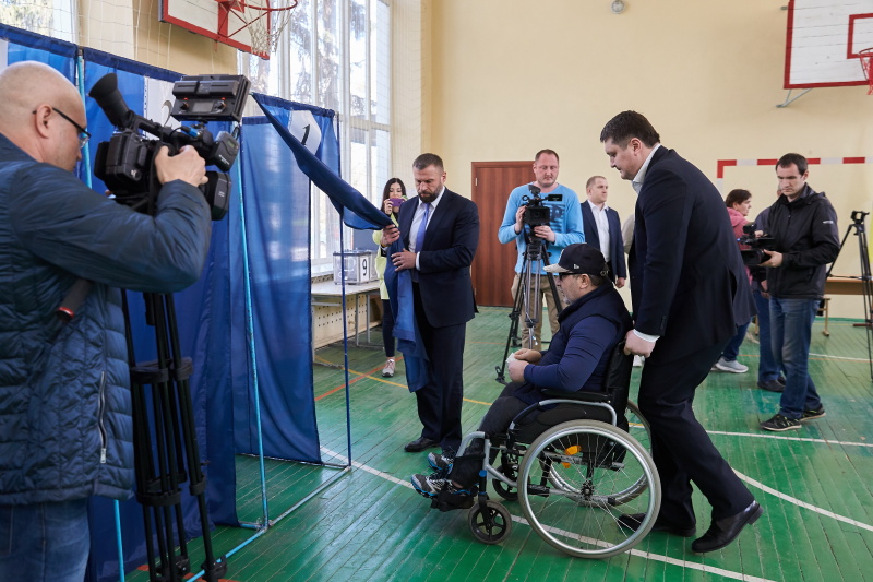 Геннадій Кернес проголосував на виборах Президента України