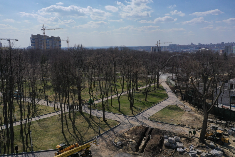 У саду Шевченка створюють нові фонтани, озеро і дитячий майданчик