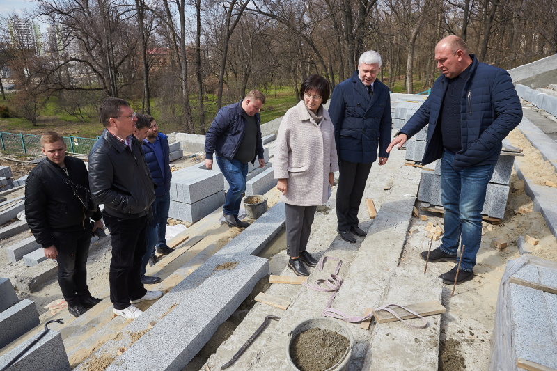 У саду Шевченка створюють нові фонтани, озеро і дитячий майданчик