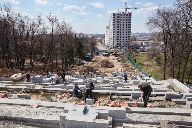 У саду Шевченка створюють нові фонтани, озеро і дитячий майданчик
