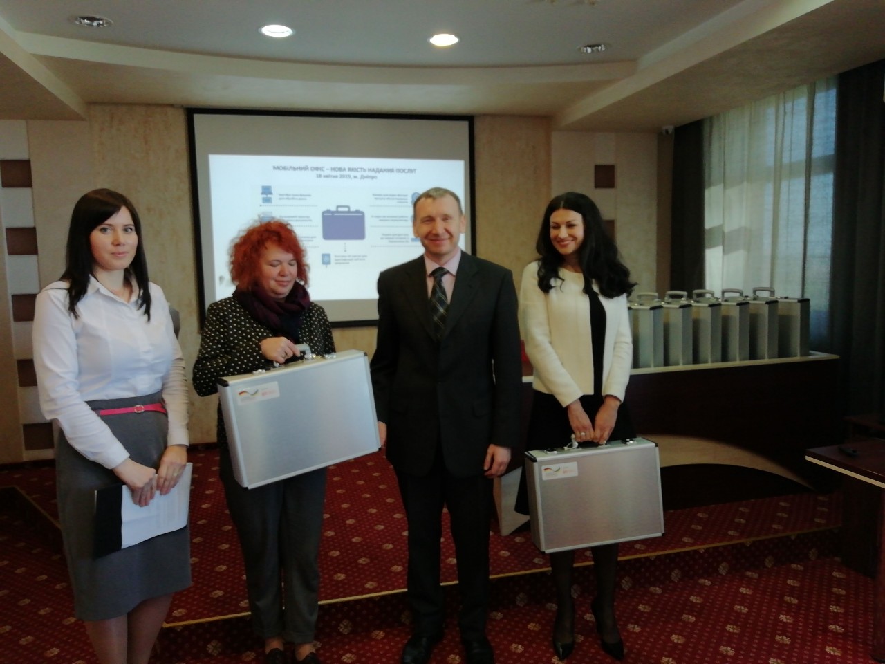 Харків отримав мобільні кейси для надання адмінпослуг на дому