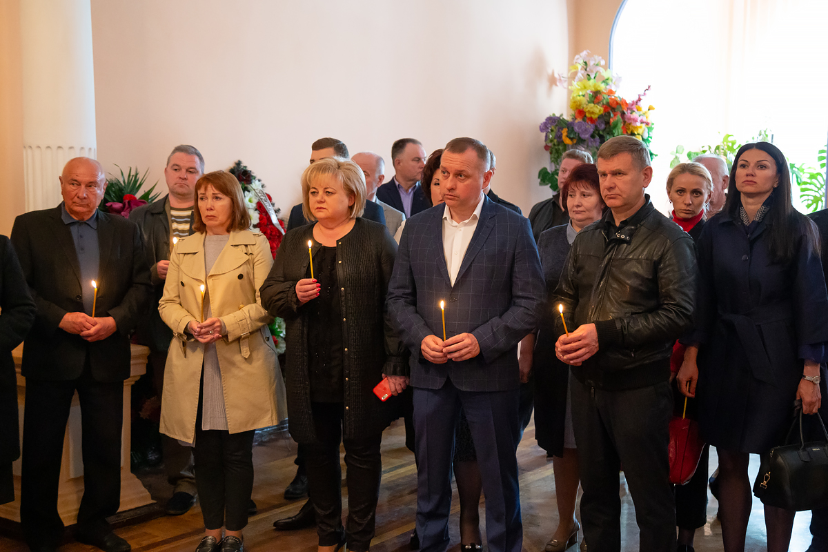 У Харкові попрощалися з Юрієм Шрамком