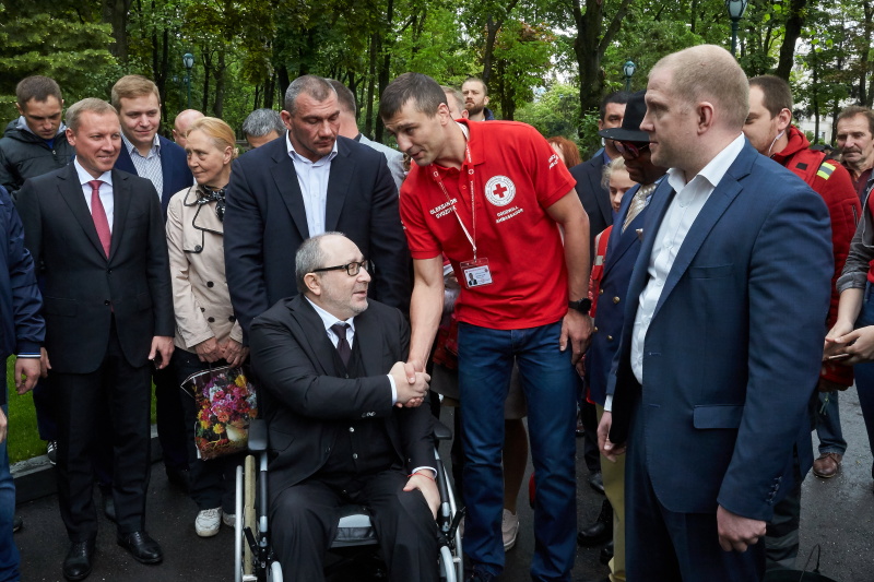 Геннадій Кернес та Олександр Гвоздик висадили дуби в саду Шевченка