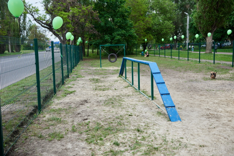 На Салтівці відкрили майданчик для дресирування собак