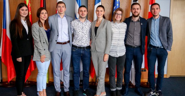 Представник ЮНІСЕФ співак Тарас Тополя зустрівся з молоддю Харкова