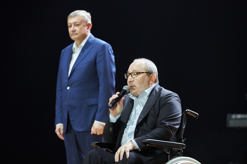 Геннадій Кернес вручив нагороди медпрацівникам Харкова