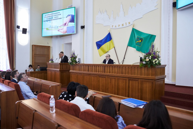 Геннадій Кернес нагородив переможців конкурсу студентських проектів