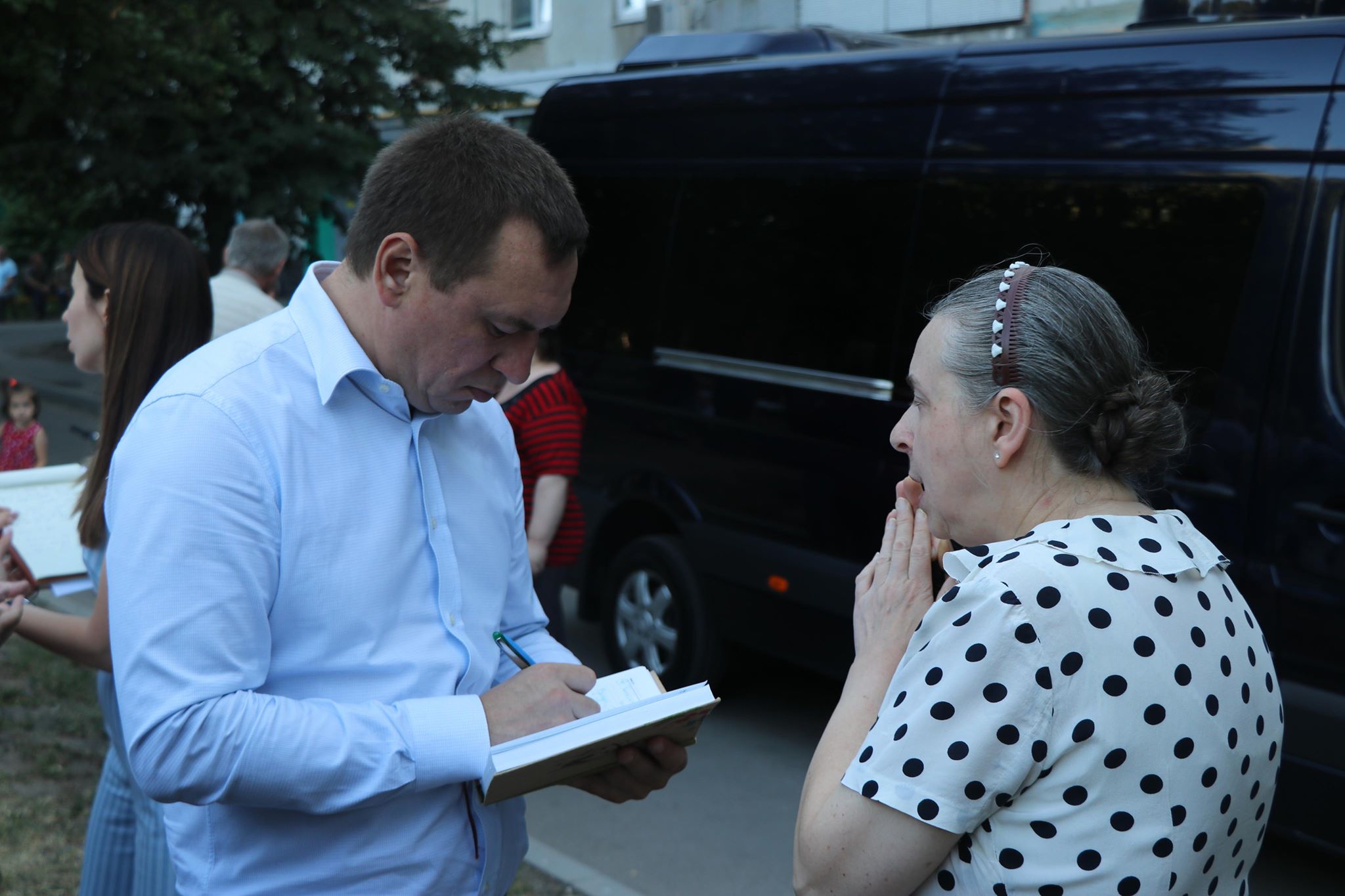 Геннадій Кернес зустрівся з жителями селища Жуковського
