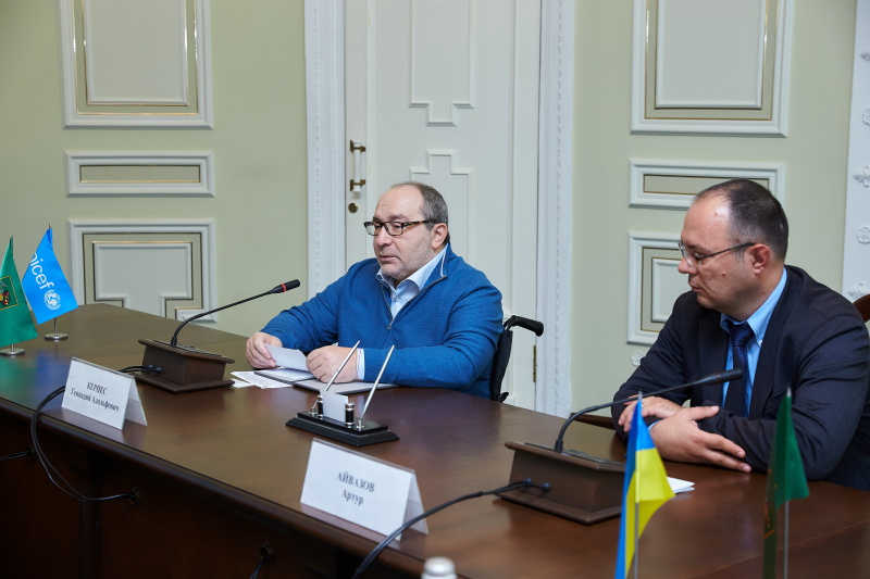 Геннадій Кернес підписав меморандум з ЮНІСЕФ