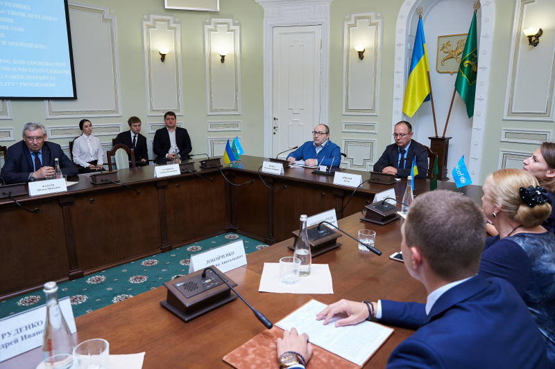 Геннадій Кернес підписав меморандум з ЮНІСЕФ