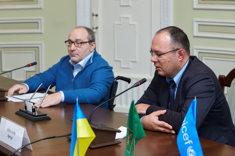 Геннадій Кернес підписав меморандум з ЮНІСЕФ