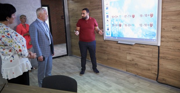 У харківських школах встановлять мультимедійні панелі
