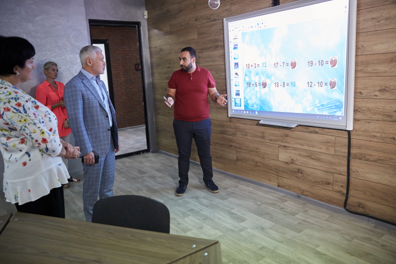 У харківських школах встановлять мультимедійні панелі