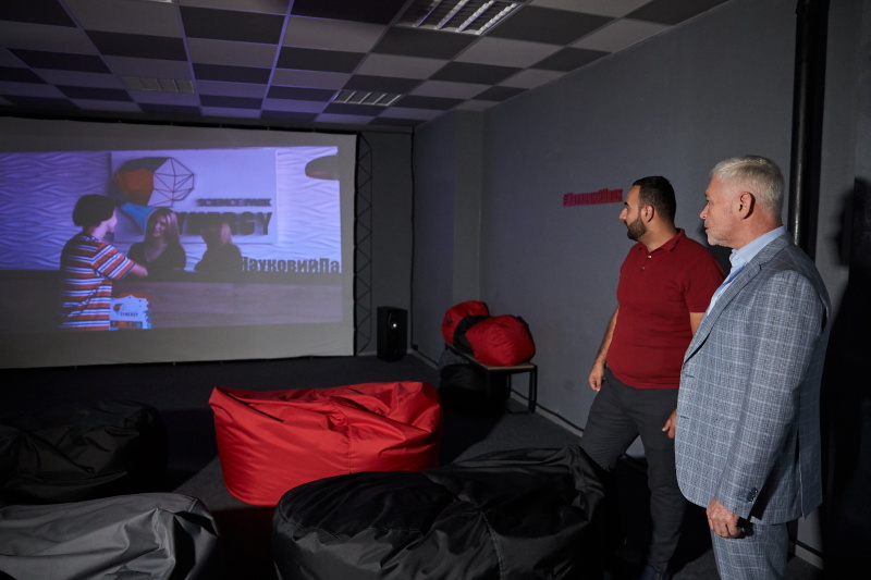 У харківських школах встановлять мультимедійні панелі