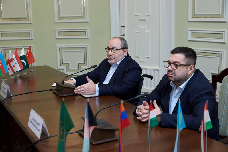 Геннадій Кернес створює Раду національних меншин Харкова