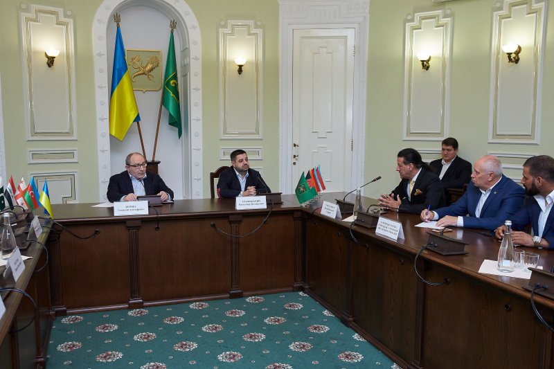 Геннадій Кернес створює Раду національних меншин Харкова