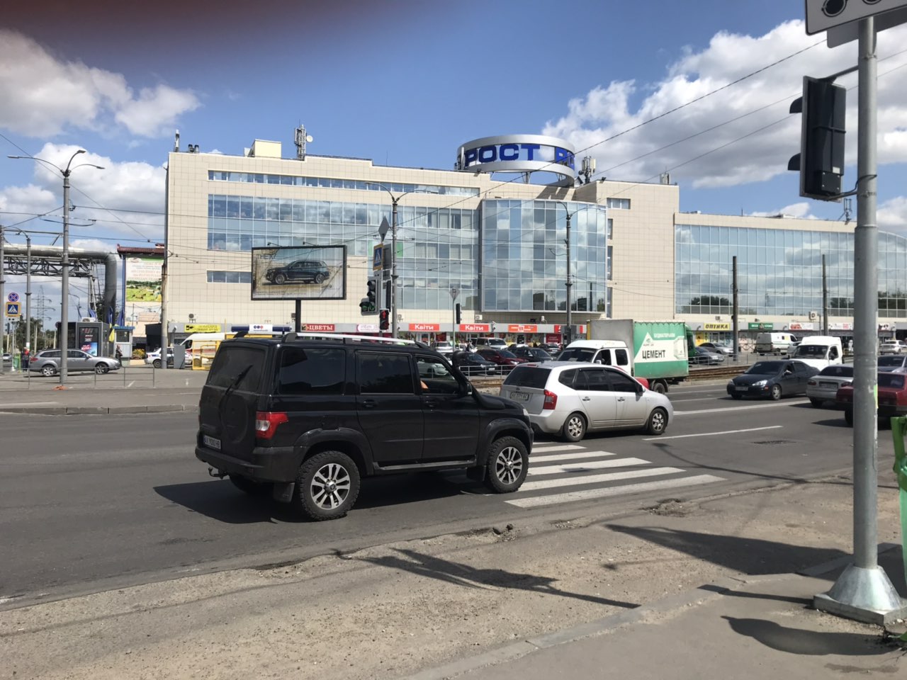 На вулиці Матюшенка розширюють проїжджу частину