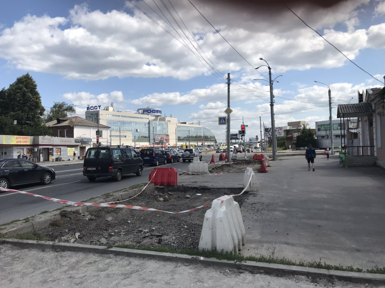 На вулиці Матюшенка розширюють проїжджу частину