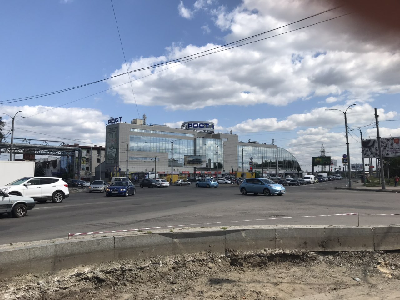 На вулиці Матюшенка розширюють проїжджу частину