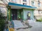 У житлових будинках міста відновлюють входи у під'їзди