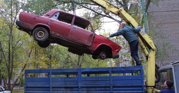 У Харкові затвердили алгоритм евакуації покинутих у дворах старих авто