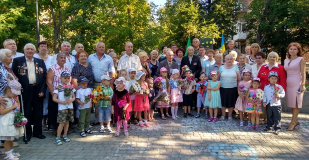 В Індустріальному районі поклали квіти до пам'ятників Другої світової війни 