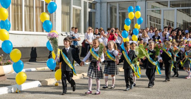 Геннадій Кернес вітає школярів з новим навчальним роком
