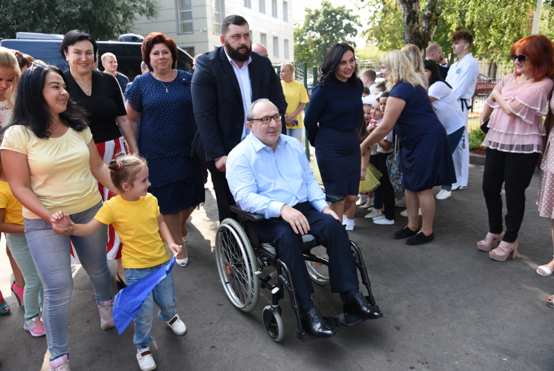 Геннадій Кернес відкрив два нових шкільних стадіони